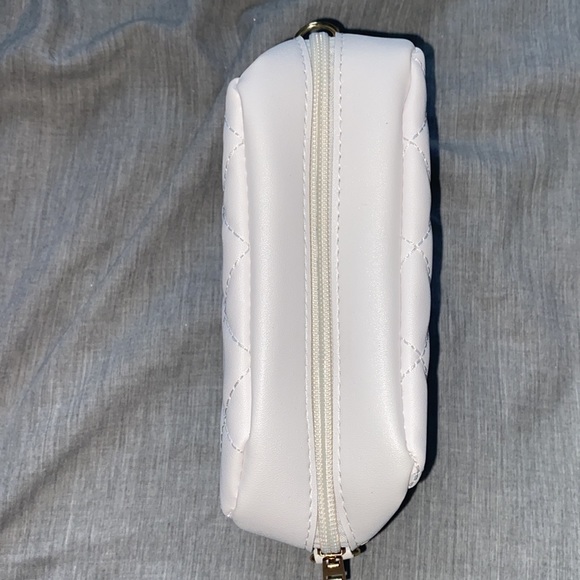 white leather purse with gold chain - Picture 2 of 5